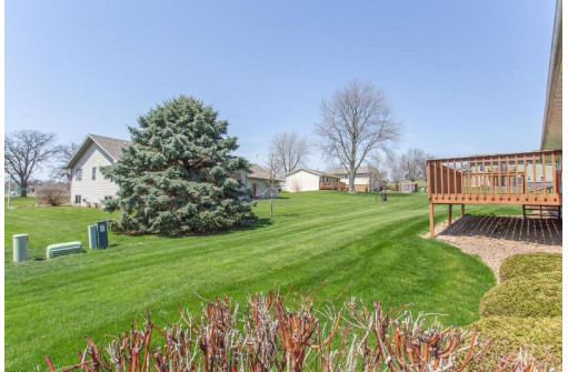 631 Terrace Ct, Monticello, WI 53570