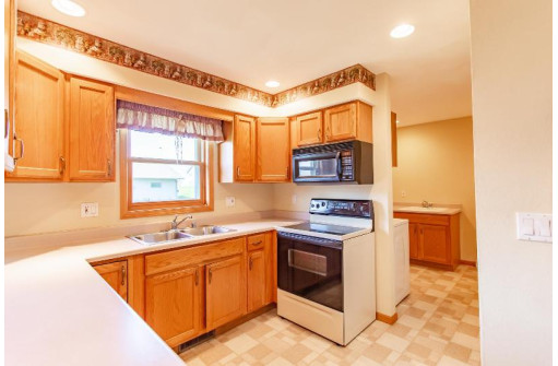 631 Terrace Ct, Monticello, WI 53570