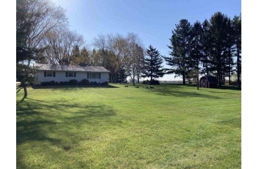 N1520 Schneider Ln, Fort Atkinson, WI 53538