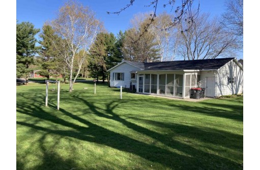 N1520 Schneider Ln, Fort Atkinson, WI 53538