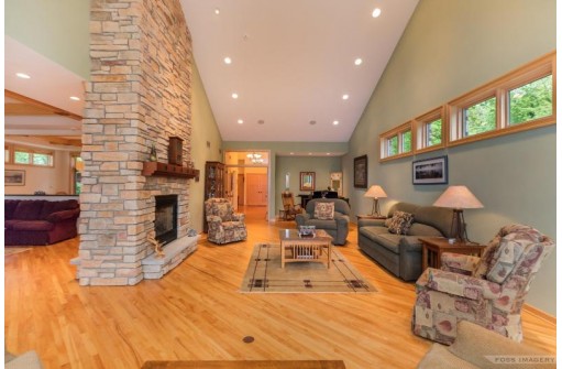 2279 Williams Point Dr, Stoughton, WI 53589