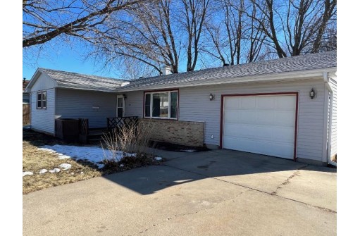 211 Edison Ave, Janesville, WI 53546