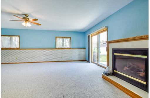 1205 Green Valley Rd, Mount Horeb, WI 53572