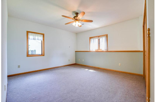 1205 Green Valley Rd, Mount Horeb, WI 53572