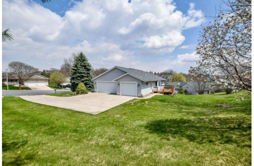 1205 Green Valley Rd, Mount Horeb, WI 53572