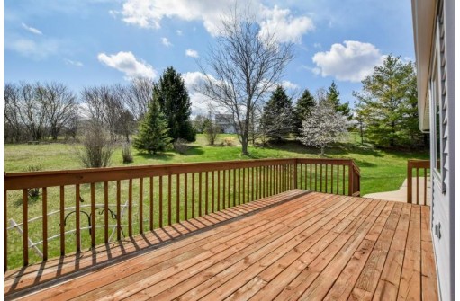 1205 Green Valley Rd, Mount Horeb, WI 53572