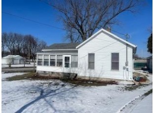 307 E State St Fox Lake, WI 53933