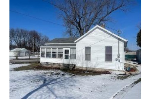 307 E State St, Fox Lake, WI 53933