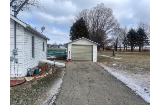 307 E State St, Fox Lake, WI 53933