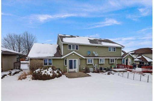 5881 Woodland Dr, Waunakee, WI 53597