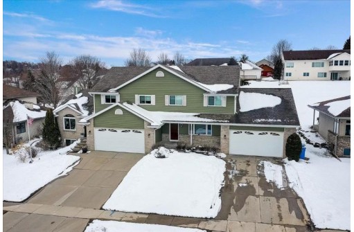 5881 Woodland Dr, Waunakee, WI 53597