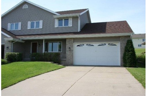 5881 Woodland Dr, Waunakee, WI 53597