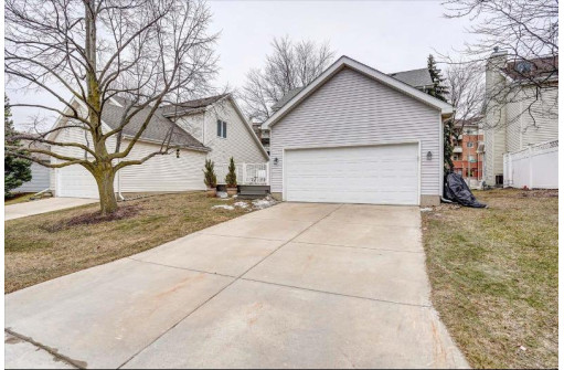 326 Harbour Town Dr, Madison, WI 53717