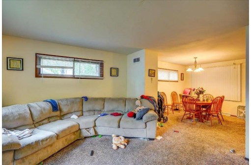 3710 Sunbrook Rd, Madison, WI 53704