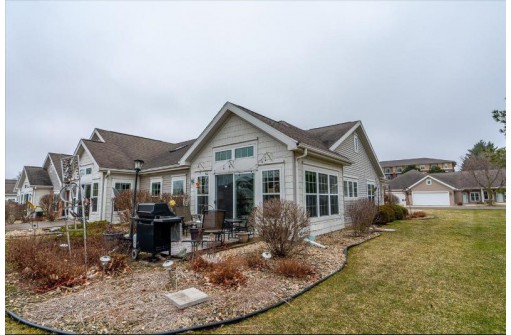 33 Northlight Way, Fitchburg, WI 53711