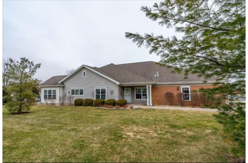 33 Northlight Way, Fitchburg, WI 53711