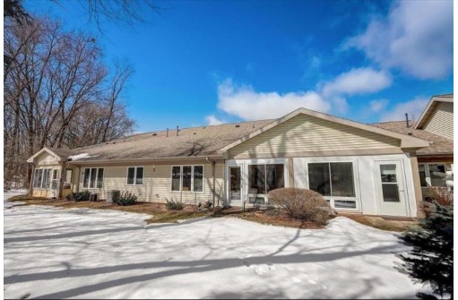 280 Meadow Lane, Poynette, WI 53955