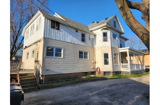 121 N Cleveland St, Poynette, WI 53955