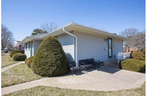 425 E Benton St, Cuba City, WI 53807