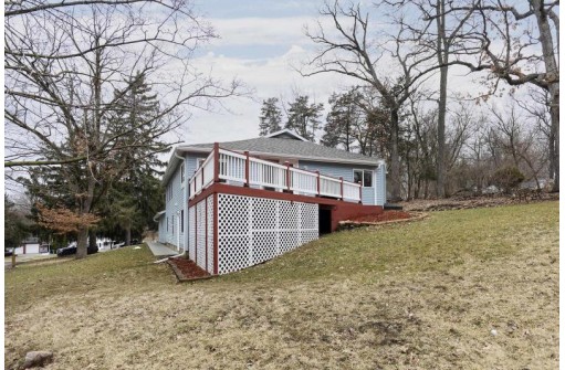 W9354 Oakland Road, Cambridge, WI 53523