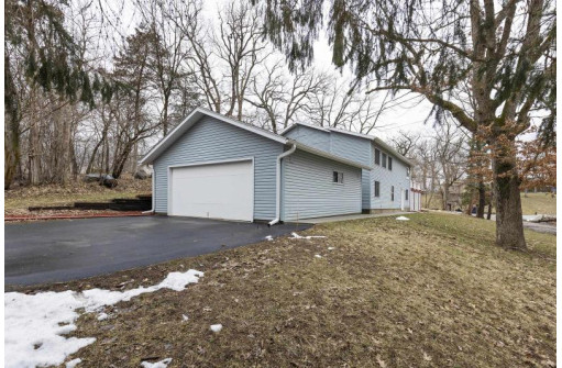 W9354 Oakland Road, Cambridge, WI 53523