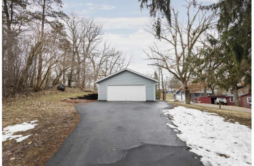 W9354 Oakland Road, Cambridge, WI 53523