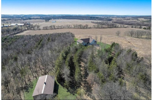 N8551 Freidig Road, Brooklyn, WI 53521