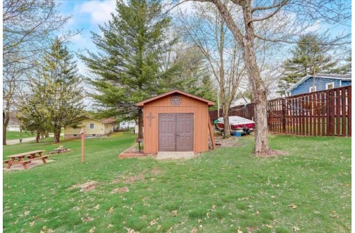 905 Pine Dr, Wisconsin Dells, WI 53965