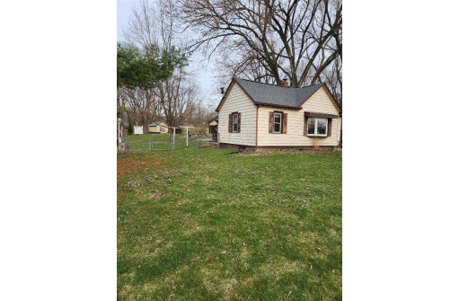 3932 S County Road D, Janesville, WI 53548