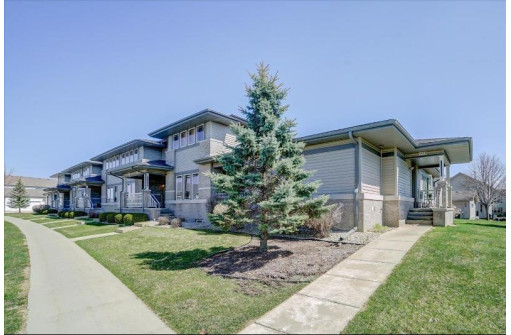 1537 Smithfield Dr, Sun Prairie, WI 53590