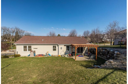 613 Lucky Trail, Mount Horeb, WI 53572