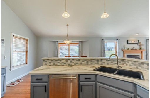 613 Lucky Trail, Mount Horeb, WI 53572