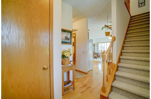 573 Kelvington Dr 1, Sun Prairie, WI 53590