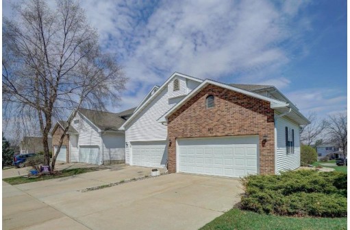 573 Kelvington Dr 1, Sun Prairie, WI 53590