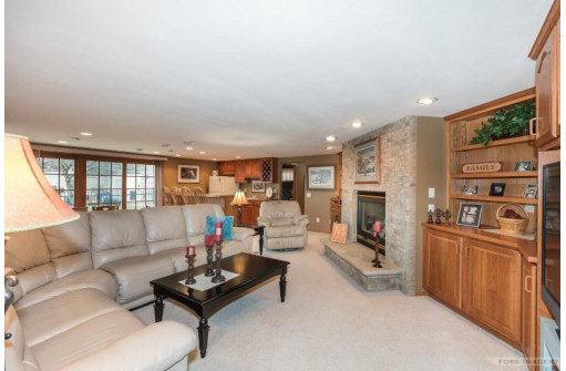 1605 Charleston Circle, Waunakee, WI 53597