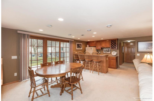 1605 Charleston Circle, Waunakee, WI 53597