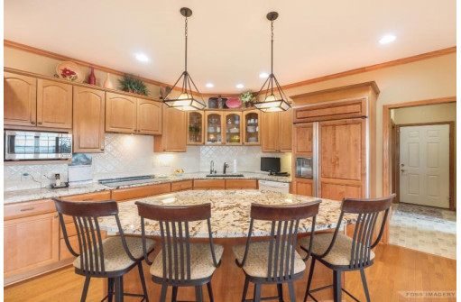 1605 Charleston Circle, Waunakee, WI 53597