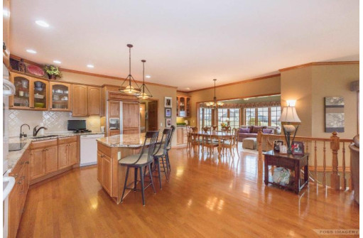 1605 Charleston Circle, Waunakee, WI 53597