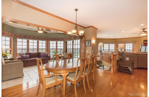 1605 Charleston Circle, Waunakee, WI 53597