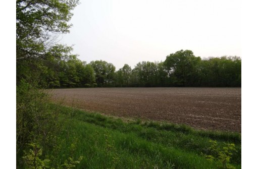 104.71 ACRES County Road Cm, Portage, WI 53901