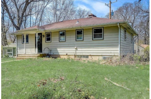 E2909 W Laudon Rd, Lone Rock, WI 53556