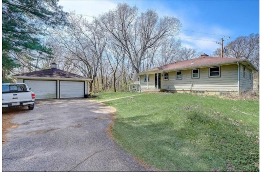 E2909 W Laudon Rd, Lone Rock, WI 53556