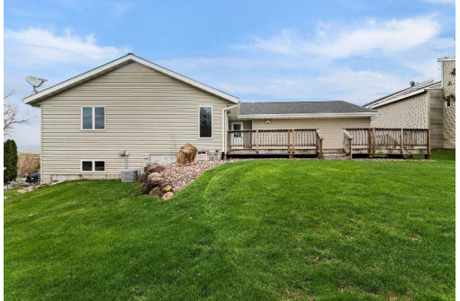 5849 S Division Street, Waunakee, WI 53597-2012