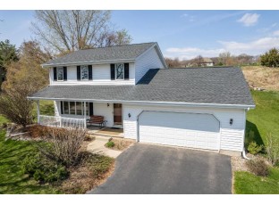 883 Iroquois Cir Baraboo, WI 53913