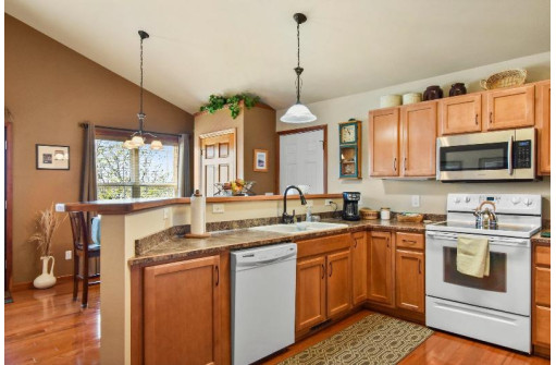 812 Robin Drive, Sun Prairie, WI 53590