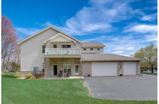 W11575 Island View Court, Lodi, WI 53555-9675