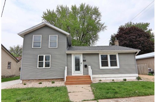 1414 Mineral Point Ave, Janesville, WI 53548
