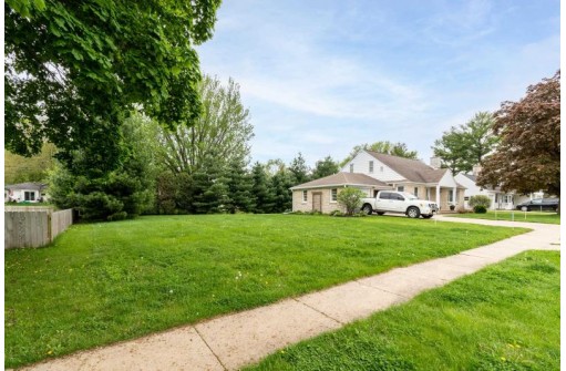 6207 Exchange St, McFarland, WI 53558