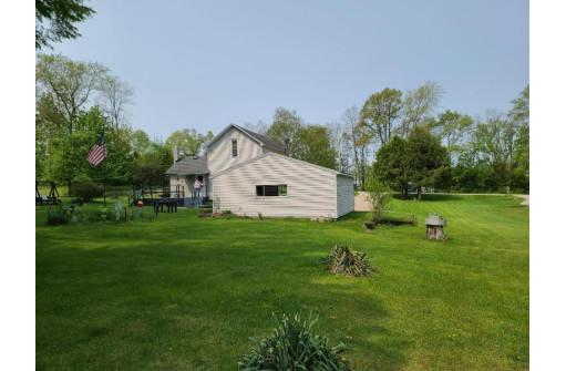 562 Pease Road, Pardeeville, WI 53954