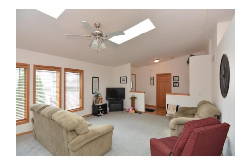 1585 Smithfield Drive, Sun Prairie, WI 53590